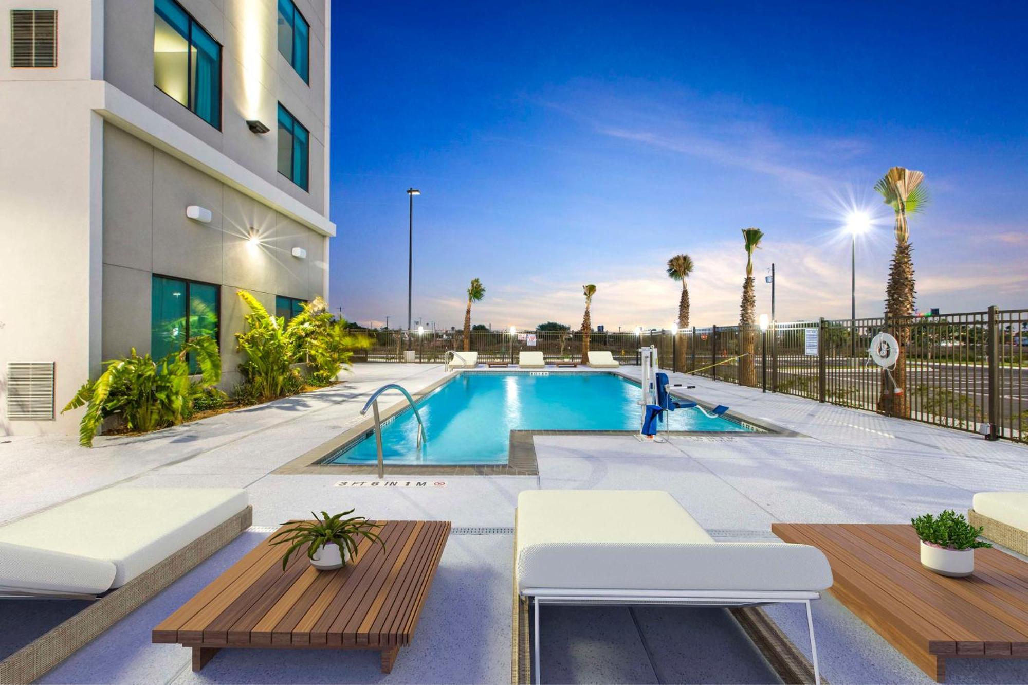 Hilton Garden Inn Harlingen Convention Center, Tx Eksteriør billede